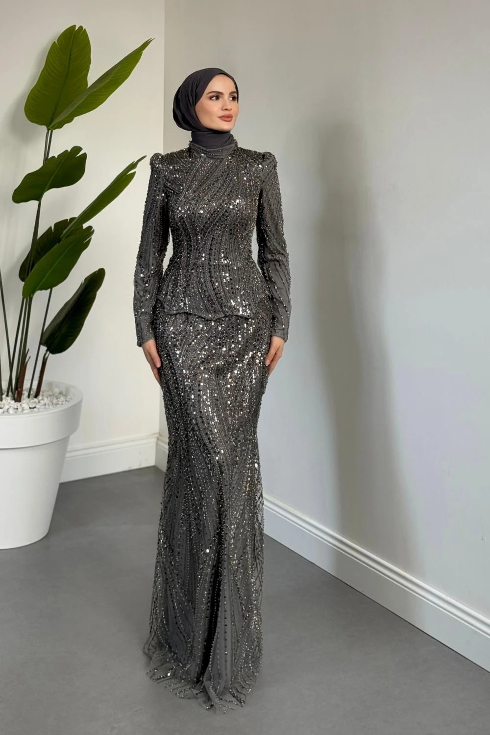 Mervena Korseli Arkası Büzgülü Taş İşlemeli Abiye Füme