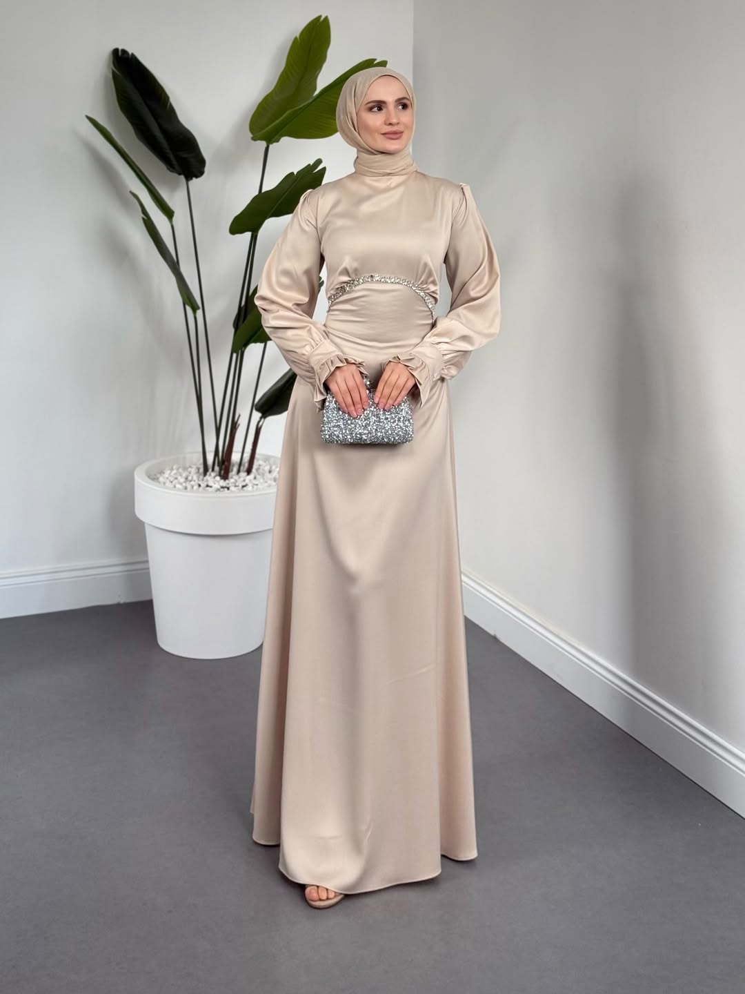 Silvana Beli Taşlı Arkası Büzgülü Abiye