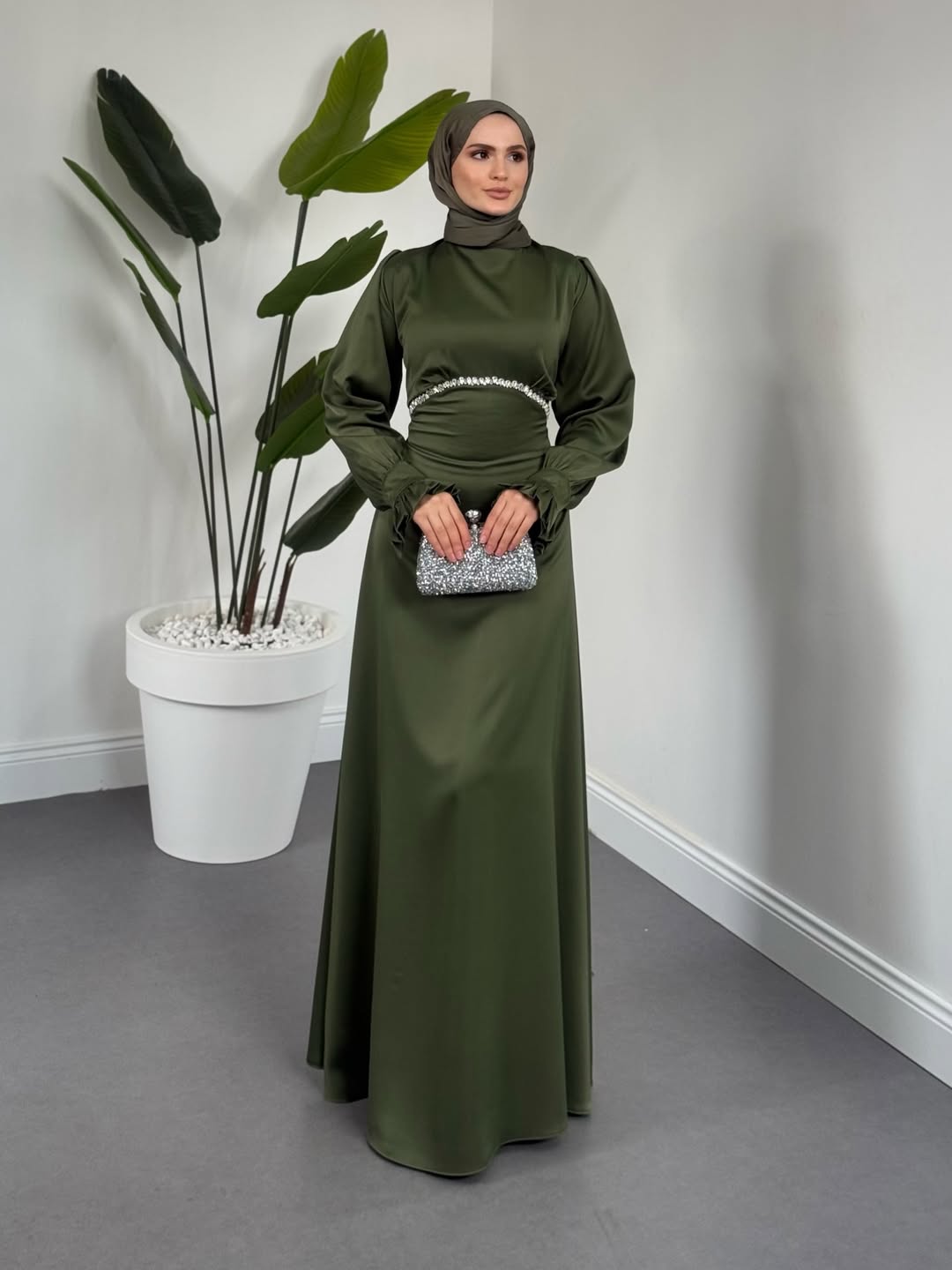 Silvana Beli Taşlı Arkası Büzgülü Abiye