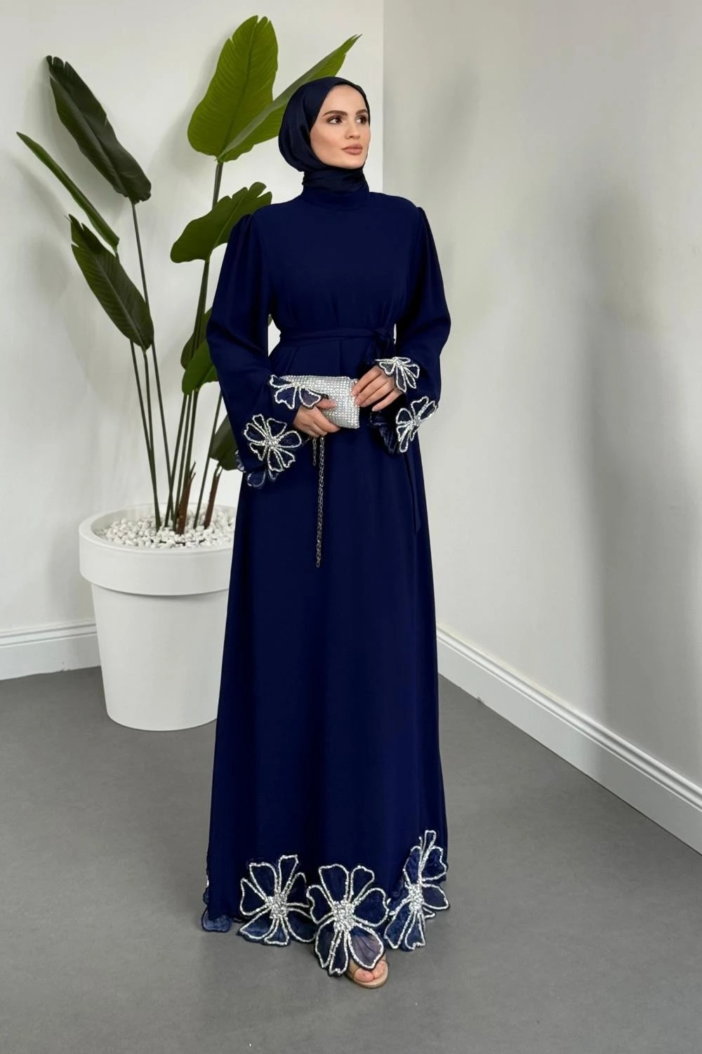 Pariah Kolları Ve Etek Ucu Papatyalı Taşlı Abiye Lacivert