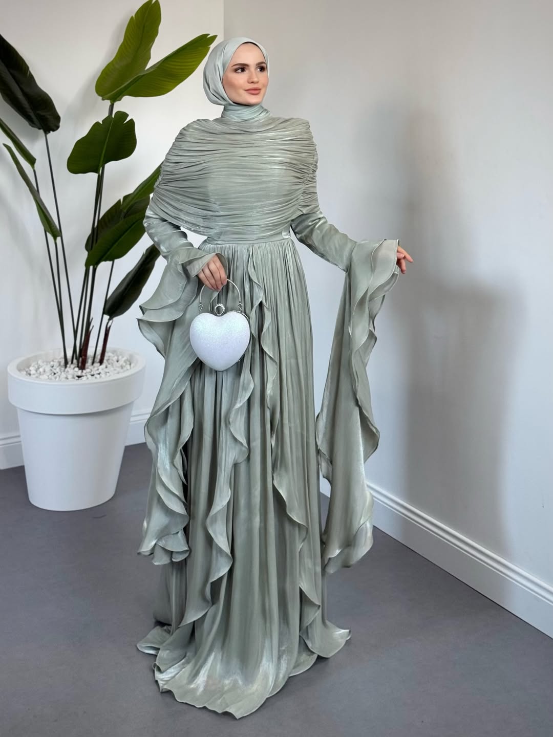 Naruna Pelerinli Fırfırlı Abiye